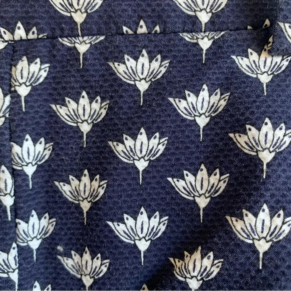 Diane‎ von Furstenburg Flower Print Shorts Size 0 Navy Blue with White Flowers